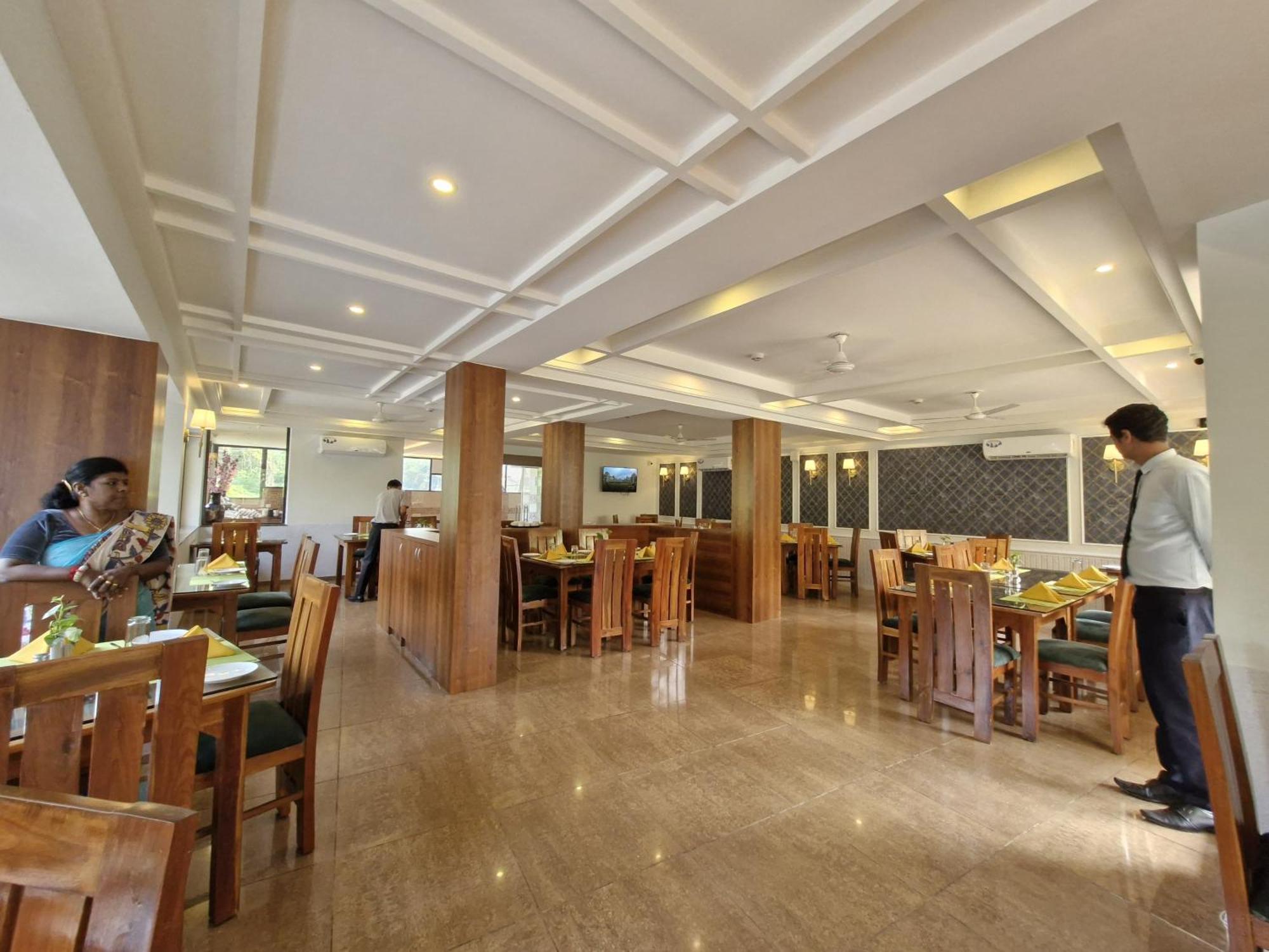 Golden Landmark Green Valley Beach Resort Dona Paula Buitenkant foto