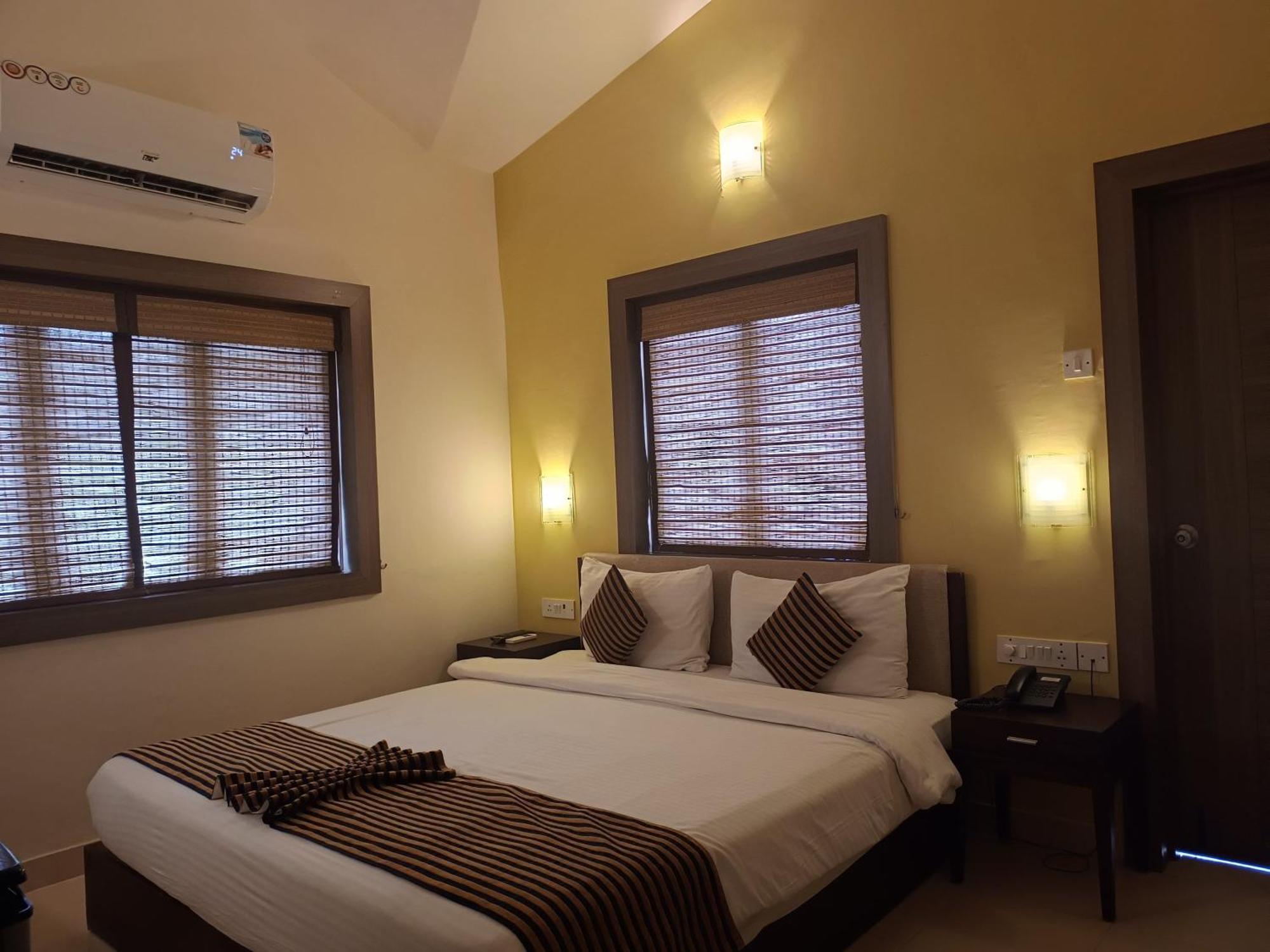 Golden Landmark Green Valley Beach Resort Dona Paula Buitenkant foto