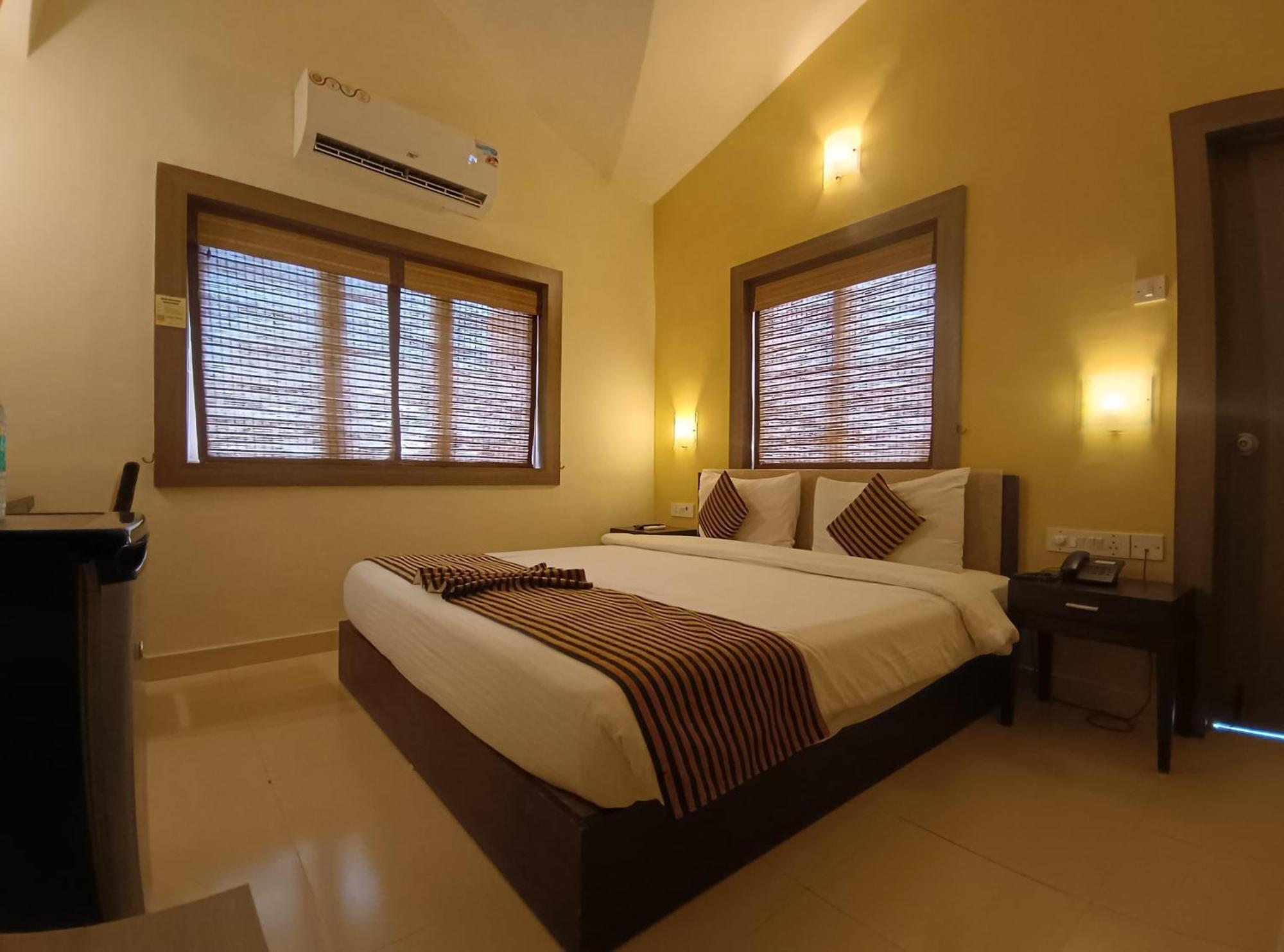Golden Landmark Green Valley Beach Resort Dona Paula Buitenkant foto