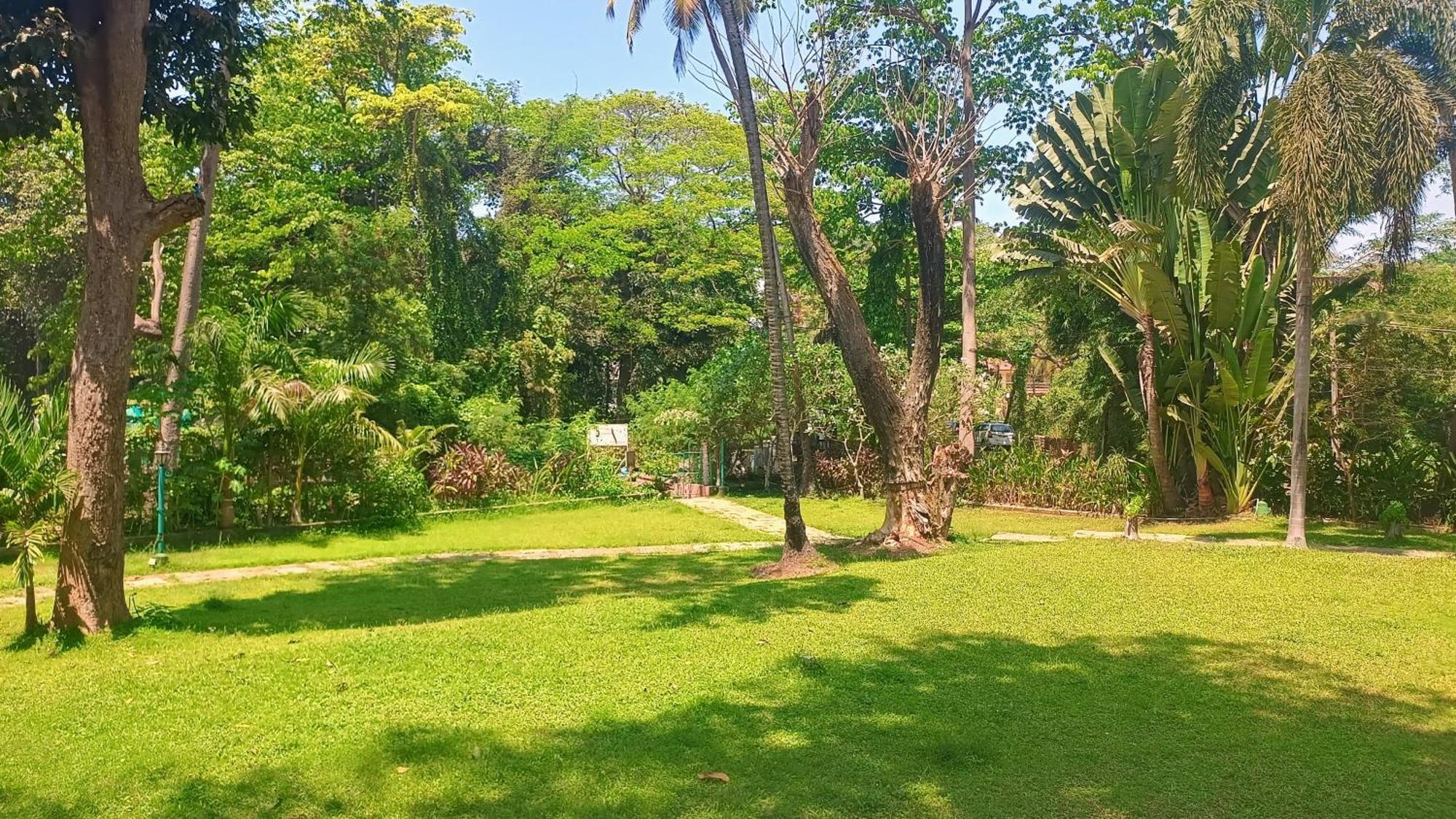 Golden Landmark Green Valley Beach Resort Dona Paula Buitenkant foto