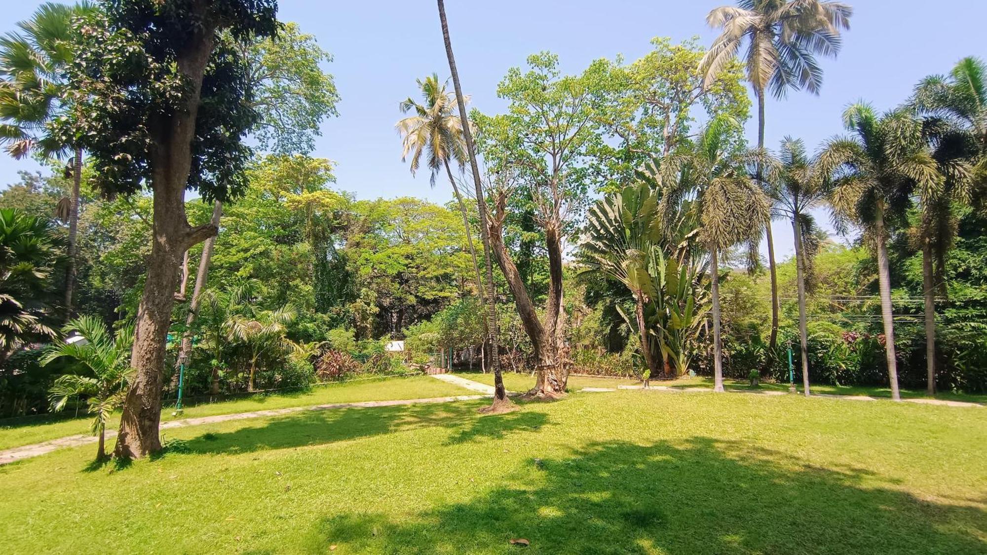 Golden Landmark Green Valley Beach Resort Dona Paula Buitenkant foto
