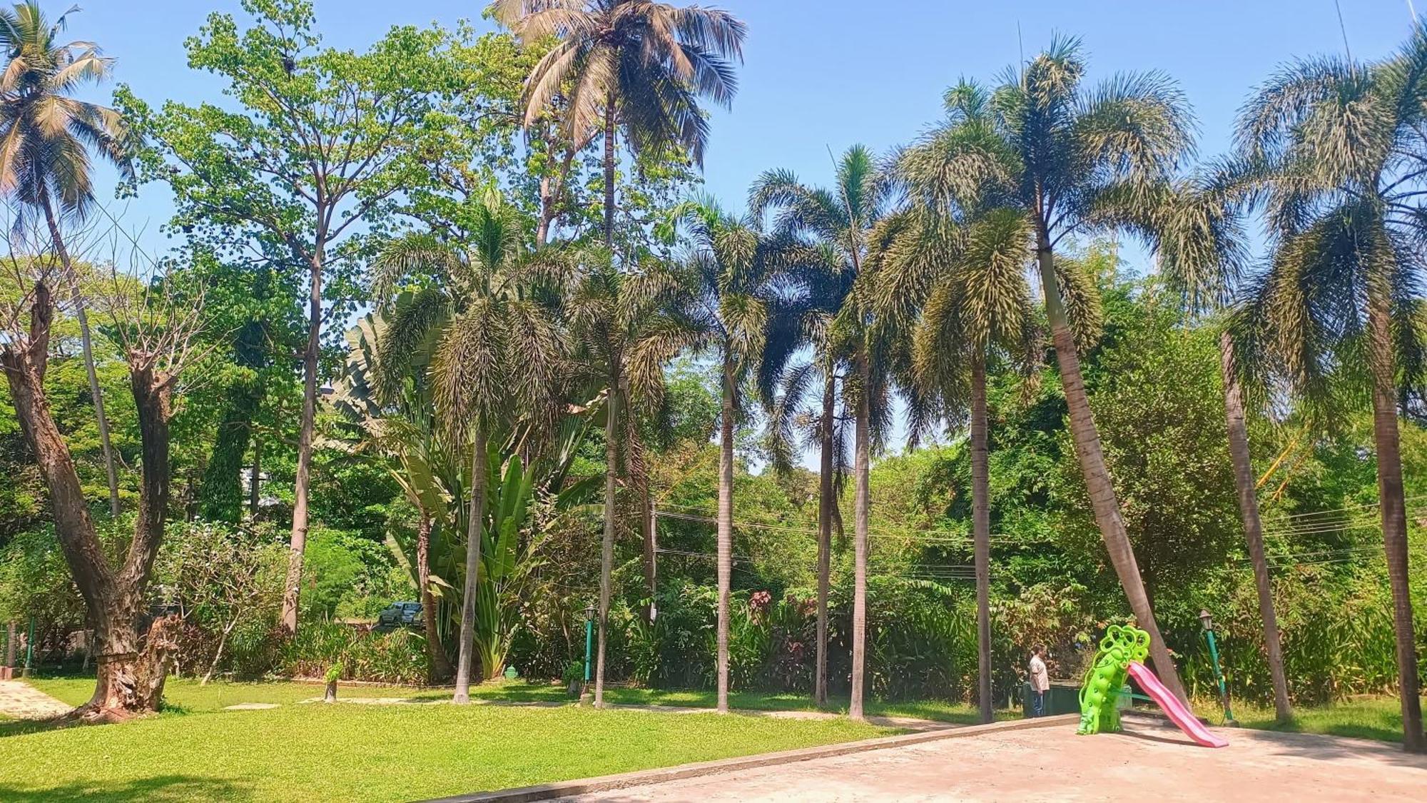 Golden Landmark Green Valley Beach Resort Dona Paula Buitenkant foto